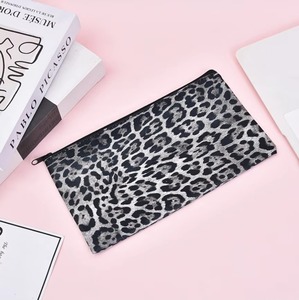 กระเป๋าหนัง PU ขนาดเล็กมีซิปพิมพ์โลโก้ออกแบบได้ตามต้องการกระเป๋าสตางค์แบบพกพาน้ำหนักเบาทันสมัยหลายสีกระเป๋าสตางค์ทรงยาว - Product Image 4