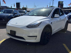 Berline haut de gamme 2023, traction avant, transmission automatique, intérieur en cuir, jantes R18, état impeccable - Product Image 3