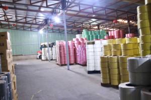 Banda de flejado PET de grado económico, longitud personalizada para sistemas de embalaje automatizados, OEM, ODM, suministro de humedad química - Product Image 3