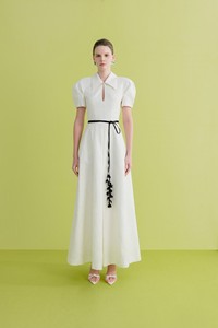 การออกแบบที่หรูหรา A-Line Silhouette ชุดสตรีพร้อมช่องด้านหน้าแขนอ้วนสีดําและสีขาวซาตินชุด MIDI มดสีขาวเวียดนาม - Product Image 2