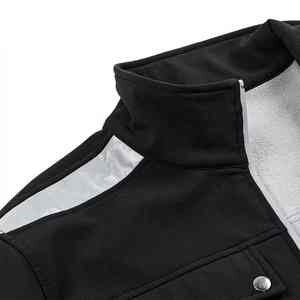Veste softshell prête pour le froid offrant un ajustement flexible, un soutien thermique et des performances durables pour l'entraînement en plein air - Product Image 4