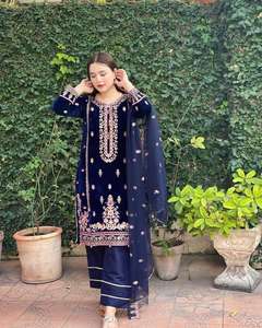 Haut en velours lourd de qualité supérieure à imprimé indien avec de belles broderies et pantalon palazzo en velours et Kurti avec dupatta - Product Image 4