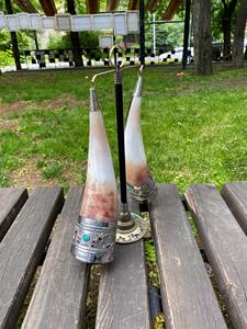 Juego de soporte y Cuerno para beber vikingo tradicional Taza de estilo nórdico para eventos de fantasía de hidromiel o decoración histórica - Product Image 3