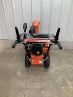 Souffleuse à neige en vente, souffleuse à neige à essence 13HP, 337cc, souffleuse à neige à deux étages, état parfait, 11 heures d'utilisation !