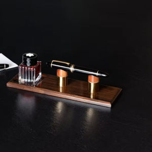 Soporte de Cenicero de madera Heritage Un toque clásico para los amantes de los cigarrillos - Product Image 1