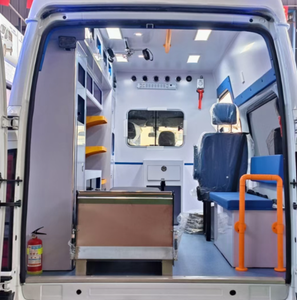 Ambulances d'hôpital neuves à vendre, équipées d'équipements médicaux internes ABS, transmission manuelle, châssis F-ord 4x2/4x4 - Product Image 3