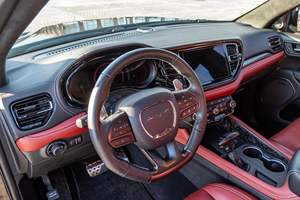 Durango SRT Hellcat Turbo Supercharged Hemi V8 AWD SUV 2021 en parfait état, sièges en cuir, intérieur clair, performances élevées - Product Image 3