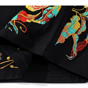 Vente en gros de t-shirts brodés 100% coton pour hommes grande taille usage extérieur motif lettre tissu usé - Product Image 3