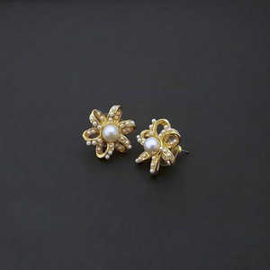 Kriaa Boucles d'oreilles en perles plaquées or 1310167 Bijoux en perles élégants pour femme - Product Image 1