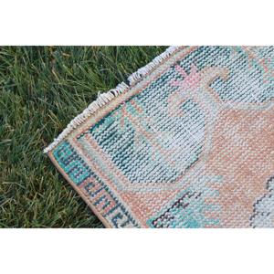 Alfombra Vintage de 1.8x3.8 pies, Alfombra Turca Pequeña, Alfombra de Lana con Borde Azul - Product Image 5