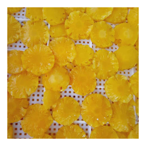 Morceaux d'ananas séchés dorés propres et emballés pour les fabricants et les importateurs d'aliments - Product Image 1