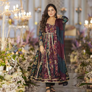 Colección de vestidos de rayón confeccionados de diseñador por mayorista Fabzone para ocasiones de fiesta - Product Image 1