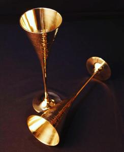 Verre à vin en laiton pur au design antique Artisanat indien traditionnel pour la maison, les repas et les cadeaux - Product Image 3