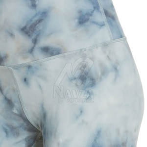 Leggings de Yoga de Cintura Elástica Hechos a Medida, Estilo Nuevo, Color Sólido, Hechos en Pakistán - Product Image 4