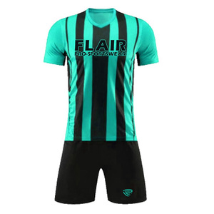Uniformes de Fútbol Personalizados de la Mejor Calidad, Transpirables y Cómodos, Servicio OEM, para Adultos, Hombres, Jugadores, Corte Automatizado - Product Image 5