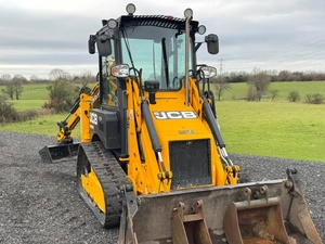 Retroexcavadora JCB 1CXT de Alta Potencia con Certificación Euro 5 EPA CE, Motor Kohler y Rendimiento de Carga con Dirección Deslizante - Product Image 3