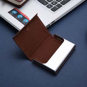 Ensemble cadeau d'affaires personnalisé en cuir PU avec porte-cartes gravé, stylo et porte-clés pour hommes - Personnalisation de marque disponible, numérique - Product Image 4