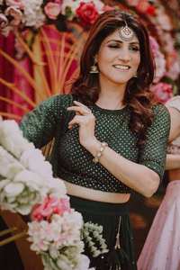 Designer indien vert Lehenga Collection tissus lourds en fausse Georgette avec paillettes travail pour les femmes vêtements de mariage - Product Image 2