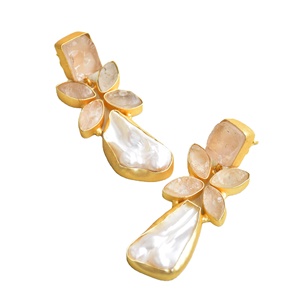 Boucles d'oreilles pendantes en laiton naturel, perles de qualité supérieure, pierres organiques, laiton plaqué rhodium, design bohème chic, parfait pour la vente en gros - Product Image 3