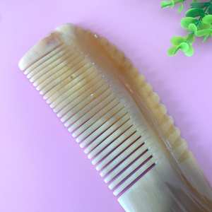 Peine para el cabello hecho a mano de cuerno de búfalo natural pulido, de dientes anchos, antiestático y desenredante para cabello grueso, rizado y largo - Product Image 3