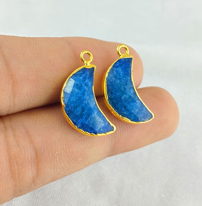 Breloques en forme de croissant de cornaline à facettes, pendentif en laiton plaqué or, breloques demi-lune, fabrication de bijoux - Product Image 5