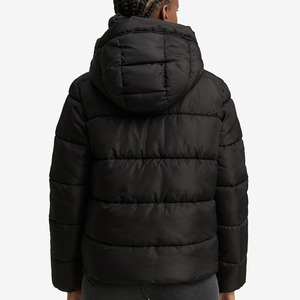 Chaqueta de invierno acolchada corta con logotipo personalizado para mujer negra al por mayor de la mejor calidad con relleno de poliéster - Product Image 2