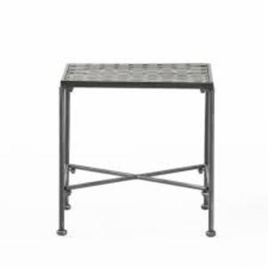 Table d'appoint en métal au design simple avec une esthétique vintage idéale pour les propriétaires qui apprécient les caractéristiques de qualité supérieure - Product Image 4