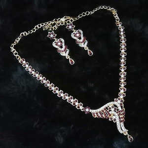 Collier en alliage de zinc plaqué or avec pierres autrichiennes Kriaa 1108532, ensemble de bijoux fins pour mariages et événements - Product Image 1