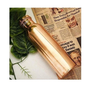 Botella de agua de cobre Ayurveda para purificación natural que aumenta la inmunidad y la digestión, ideal para gimnasio, camping y trekking - Product Image 3