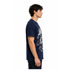 เสื้อยืดกราฟิกวินเทจสีดำสำหรับผู้ชาย สตรีทแวร์ทรงโอเวอร์ไซส์ ผ้าฝ้าย พิมพ์ลายตามสั่ง ไหล่ตก สไตล์ฮิปฮอป เสื้อผ้าลำลอง - Product Image 3