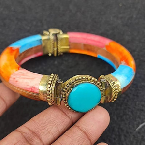 Bracelet manchette pour femme en os naturel de haute qualité, fait main, personnalisé, couleurs assorties, avec perles et diamants, étanche, tendance, style indien - Product Image 1