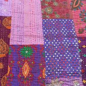 Colcha Kantha Bordada a Mano con Estampado Khambadiya Vintage, Tamaño King/Twin, Patchwork Cosido a Mano - Product Image 2