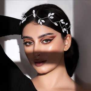 Diadema de Novia Elegante con Perlas y Diamantes de Imitación Plateados Bridella BHP838-S - Product Image 1