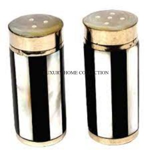 Ensemble de salière et poivrière en métal abordable avec une finition moderne dorée et brillante pour une utilisation quotidienne dans n'importe quelle cuisine - Product Image 3