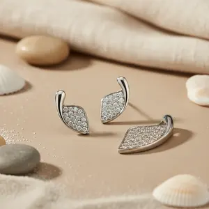 Boucles d'oreilles délicates en argent pour femmes avec zircone cubique, bijoux élégants, cadeau - Product Image 2