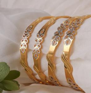 Brazaletes de latón con incrustaciones de perlas para mujer, joyería elegante chapada en oro para bodas y fiestas, venta al por mayor disponible - Product Image 4