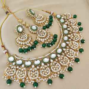 Beau collier Kundan de haute qualité avec boucles d'oreilles et Maang Tikka pour femmes ensemble de bijoux traditionnels indiens dernière conception - Product Image 3