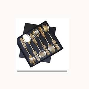 Pluma en relieve Diseñador Mango Acero inoxidable Espejo dorado Pulido Juego de cubiertos Juegos de cubiertos Utensilios de cocina - Product Image 1