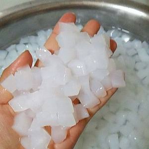 Nata De Coco pour thé au lait/thé à bulles Cubes de gelée de noix de coco 5mm Saveur naturelle de blanc et de fraise - Product Image 4