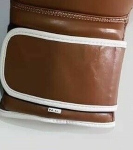 Gants de boxe pour hommes entièrement personnalisés style parfait vente à chaud meilleurs designs gants de boxe en cuir de vachette doré avec un poids léger - Product Image 3