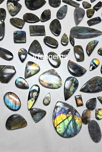 Labradorite naturelle multi-feu, taille cabochon, tailles libres, texture de sculpture lunaire, fabrication de bijoux, fabrication de breloques, pierre précieuse en vrac - Product Image 5