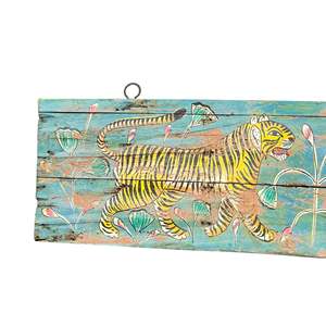 Panel Vintage con Diseño de Tigre, Representando un Tema Animal Icónico - Product Image 4