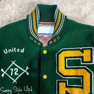 Veste de baseball vintage de style universitaire pour hommes avec logo frontal, design graffiti d'hiver, manches en chenille, vestes pour hommes - Product Image 3