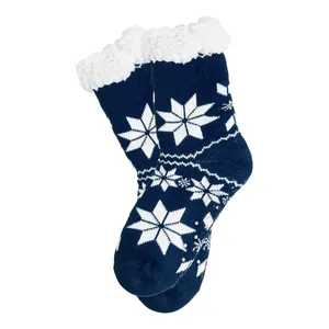 Calcetines Navideños Personalizados con Avena y Accesorios Antideslizantes para la Temporada Festiva - Product Image 3