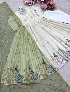 Lancement d'un nouveau look de tradition de designer Robe en soie lourde Dola Pent & Dupatta Set - Product Image 3