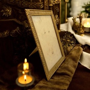 กรอบรูปโลหะดีไซน์ราชวงศ์สีทองทำด้วยมือตกแต่งอย่างมีสไตล์สำหรับตกแต่งผนังหรือแสดงบนโต๊ะในบ้านหรือสำนักงาน - Product Image 6