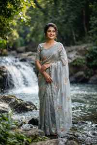 Sari de Seda de Lujo para Fiesta, Diseño para Adultos, con Bordado y Diseño de Seda Espacial para Mujer, Hecho en India, en Stock - Product Image 4