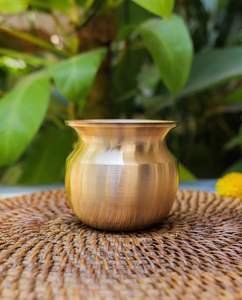 Olla de agua de Lota de cobre duradero con acabado natural ideal para almacenar agua para rituales de Pooja y ceremonias espirituales - Product Image 5