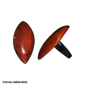 Bague statement en bois marquise faite à la main, grande bague ovale en bois finition acajou pour femmes, bijoux bohèmes naturels - Product Image 1