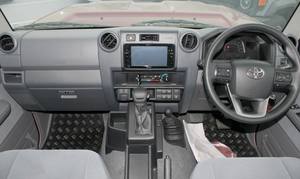 Rojo 2025 para Land Cruiser LC76 Hardtop Izquierdo Diésel Usado con Techo Solar Arranque Remoto Asientos Transmisión Automática Interior Claro - Product Image 5